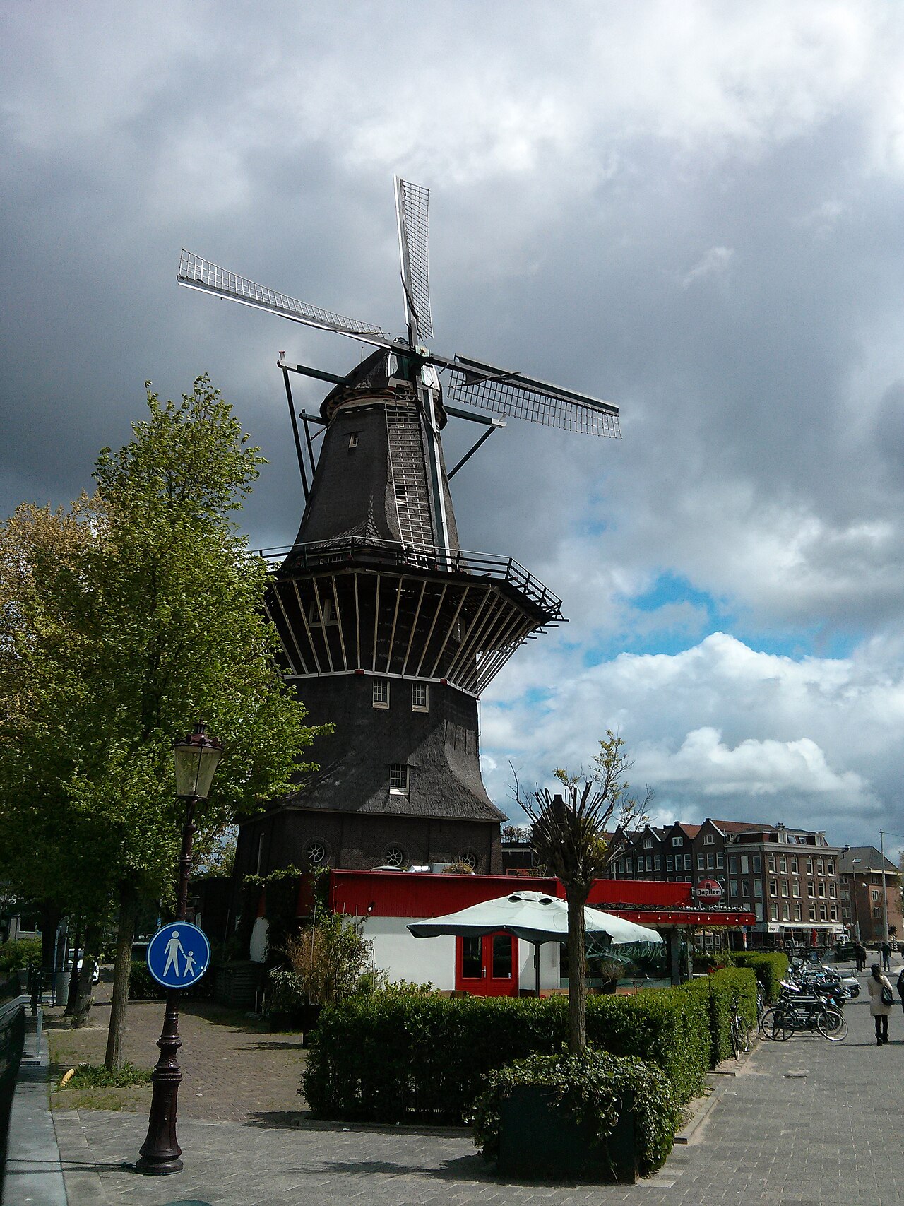 De Gooyer windmill